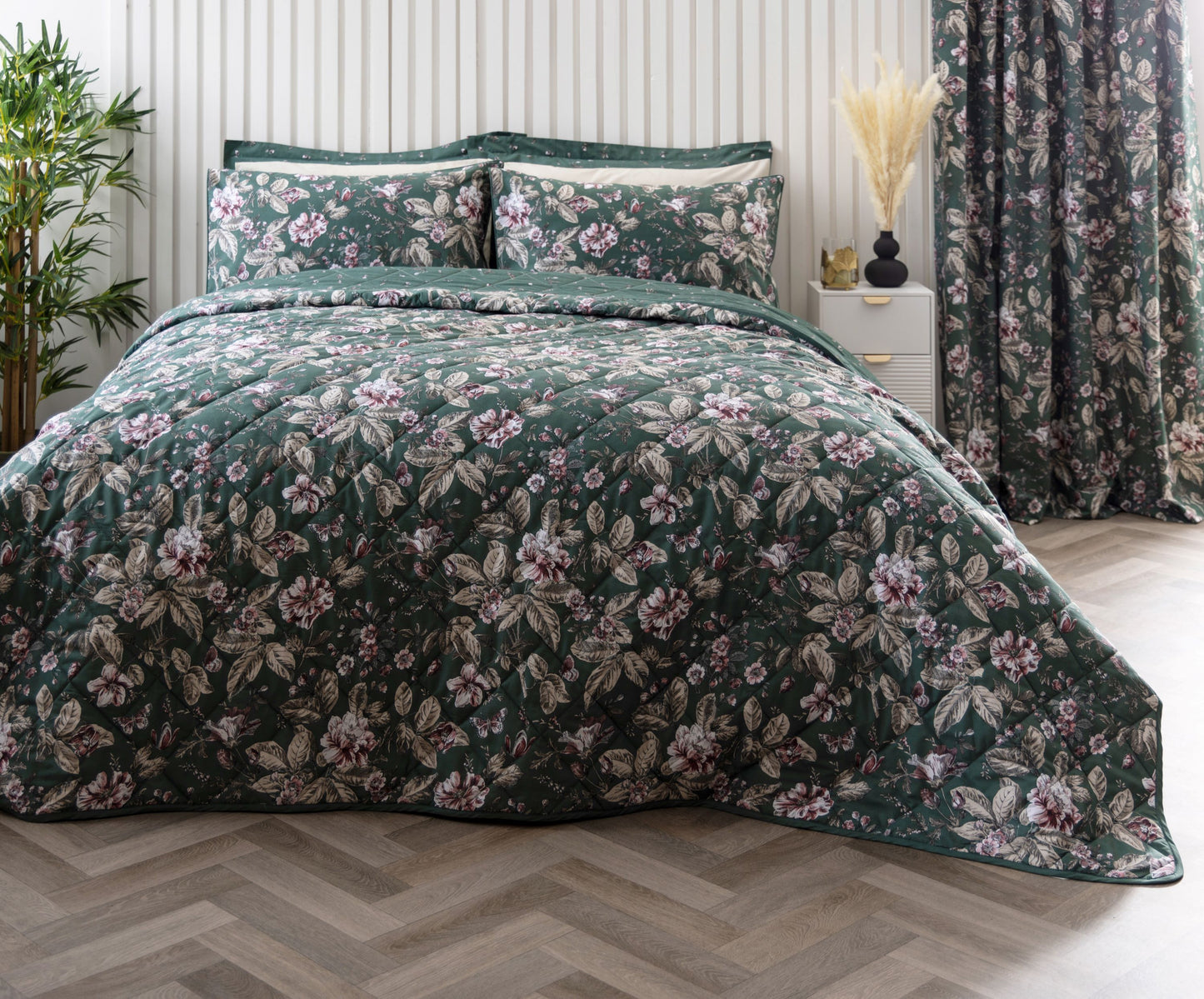 Stunning Aiyla Floral Design Duvet Cover in Green