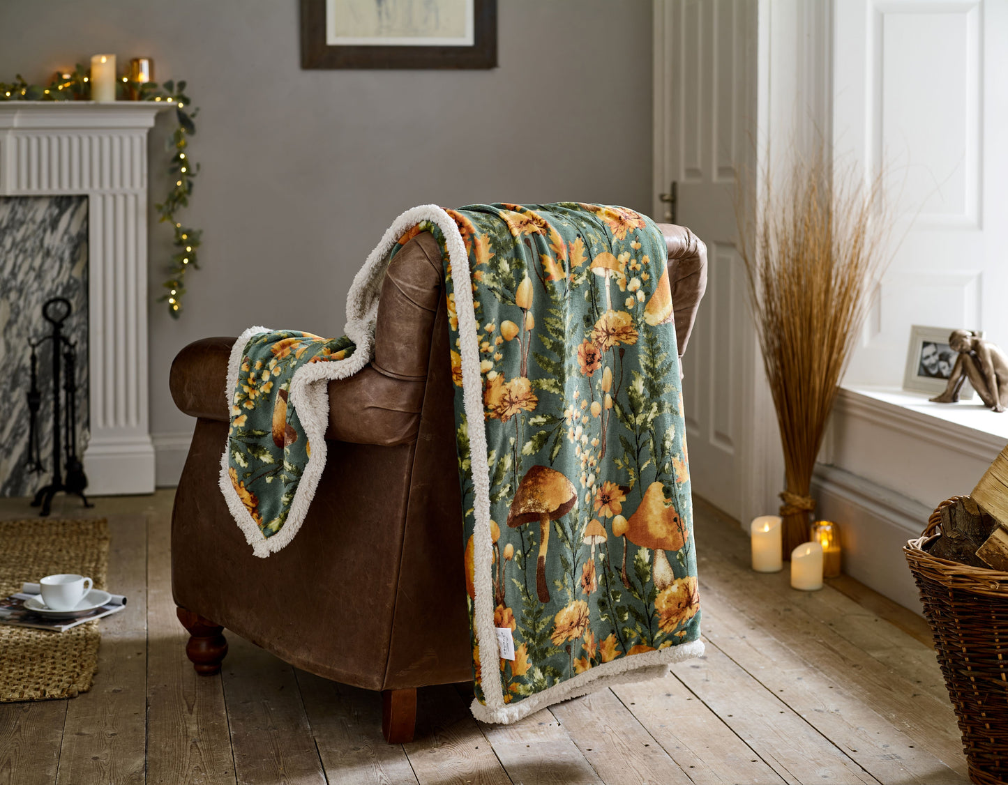 Supersoft Sherpa Reverse Mushroom Design Throw in Green