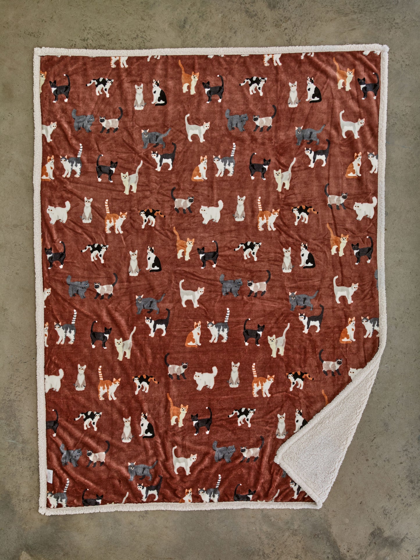 Supersoft Sherpa Reverse Cats Throws in Brick Red