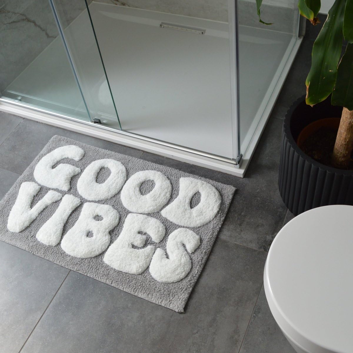 GOOD VIBES Bath Mat in Grey & White