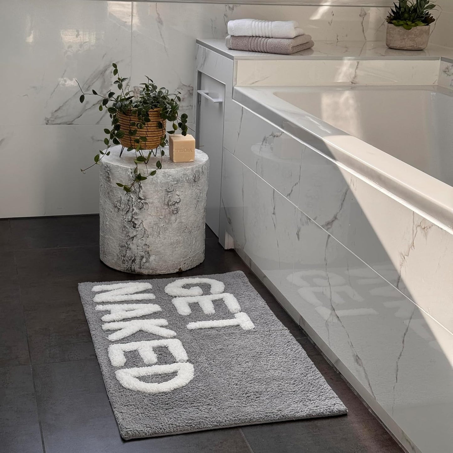 GET NAKED Bath Mat in Grey & White