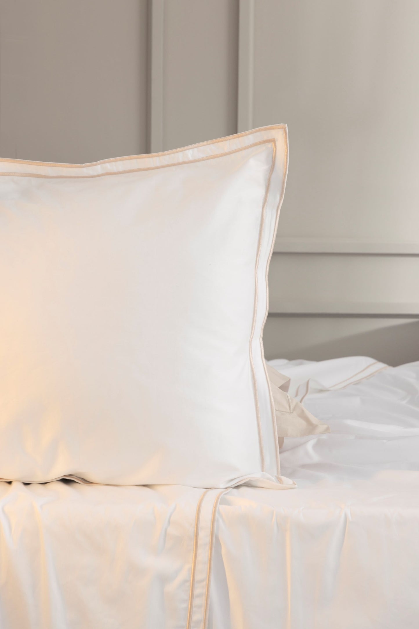 Egyptian Cotton Savoy Duvet Cover Set in White & Oyster