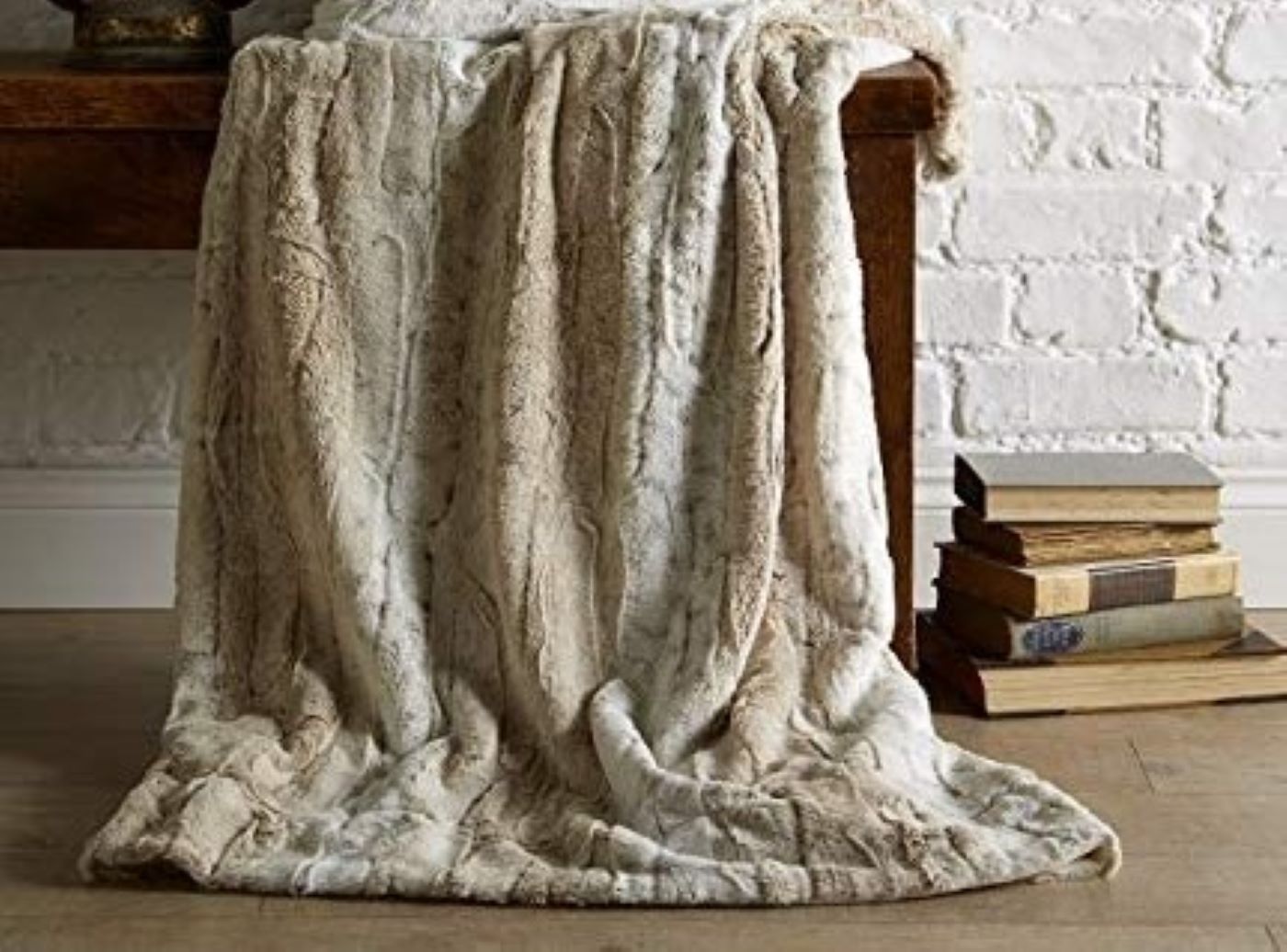 Snow Leapard Design Faux Fur Throw 130cm x 180cm