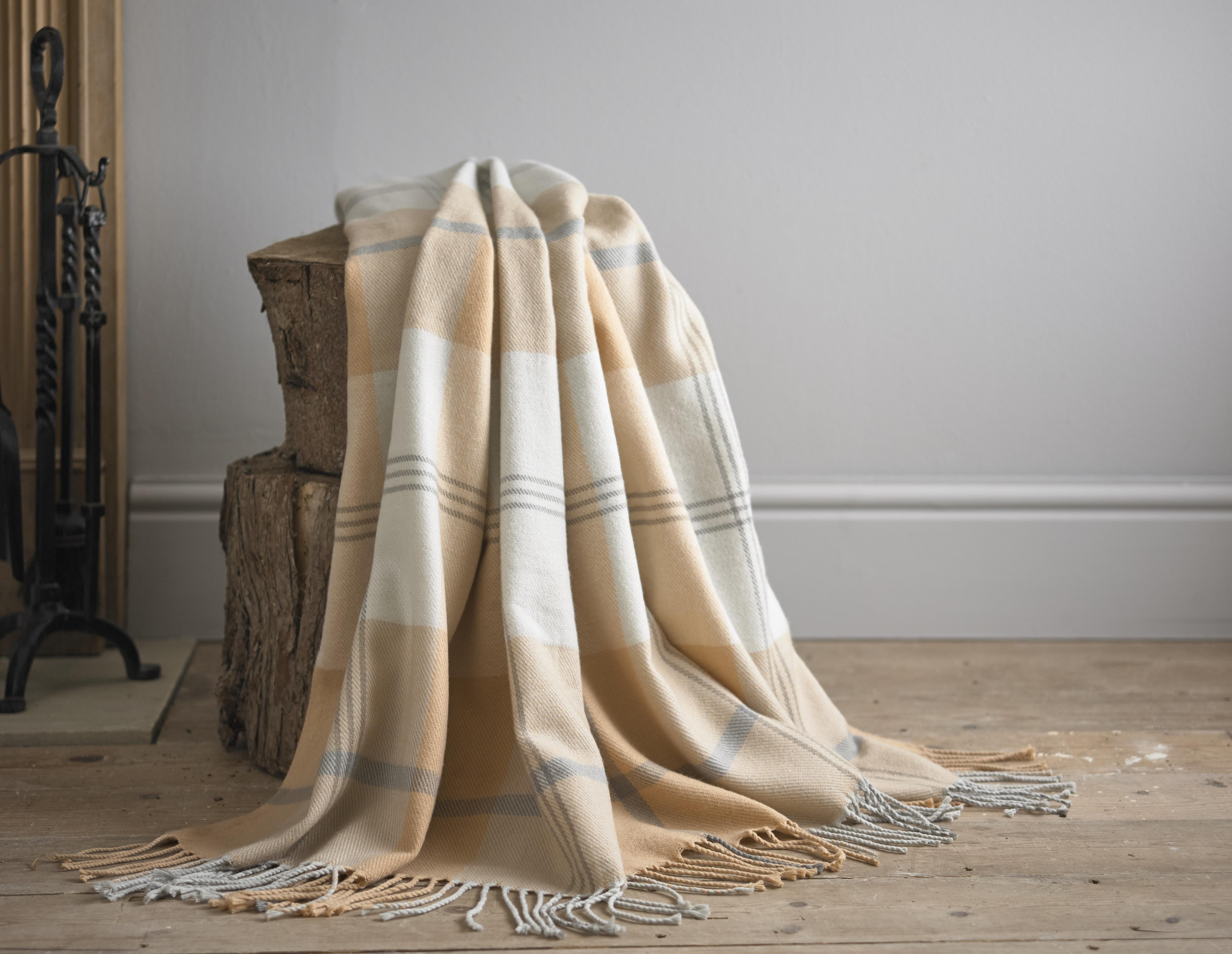 deyongs sutton throw, soft actrylic blanket, picnic blanket, peach