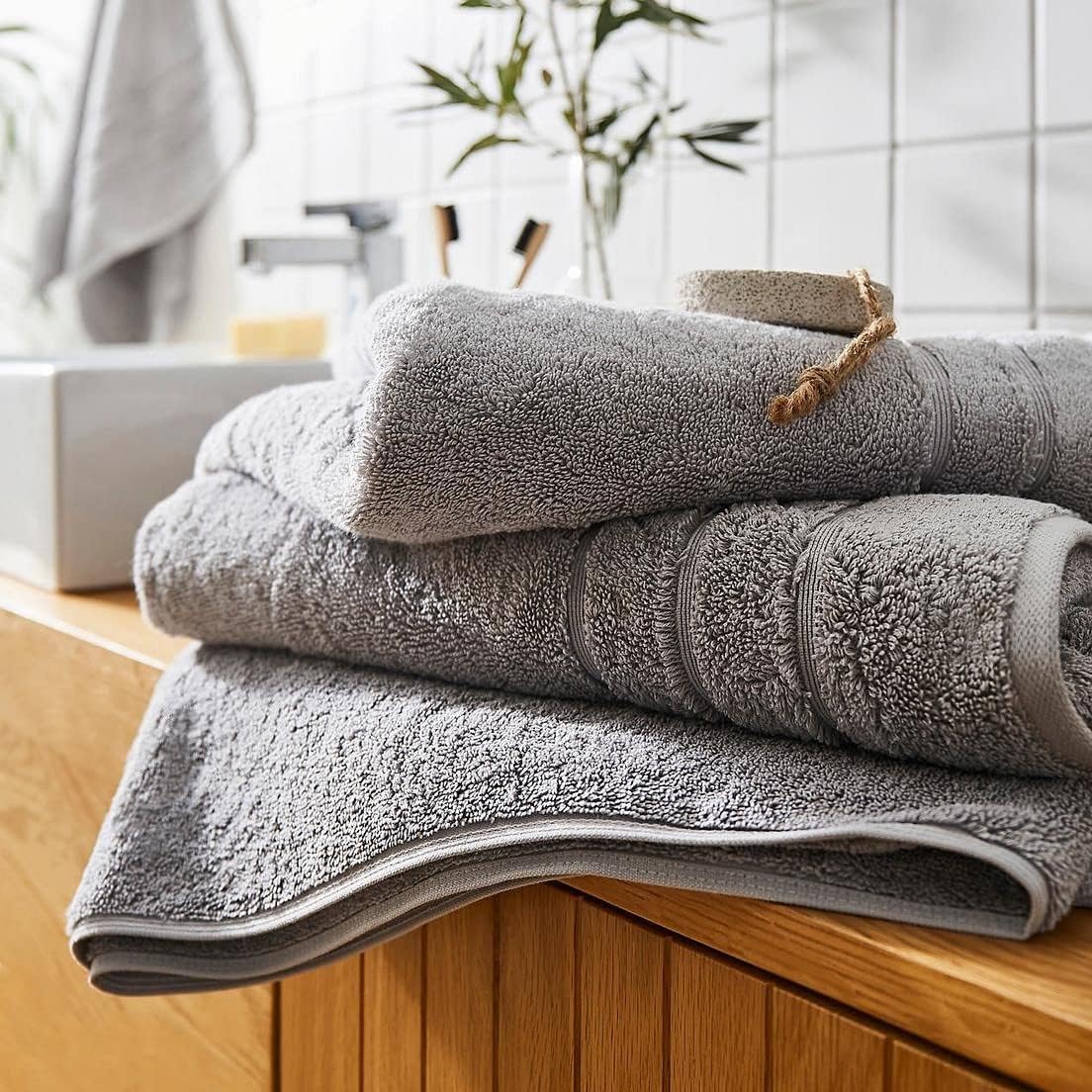 Hotel Quality 800gsm Bath Towels in Light Grey