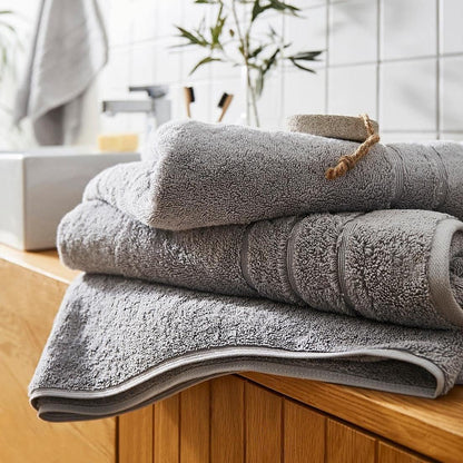 Hotel Quality 800gsm Bath Towels in Light Grey