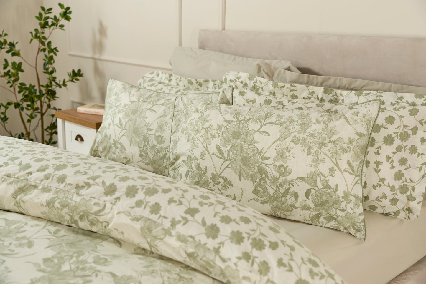 Cotton Rich Floral Duvet Cover Set in Sage Green