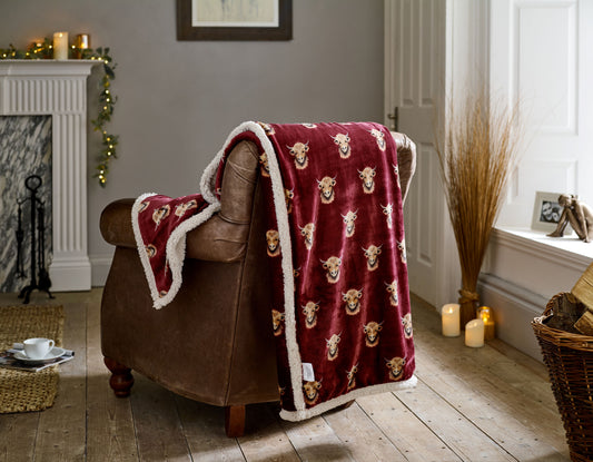Supersoft Sherpa Reverse Highland Cow Design Throw in Mulberry