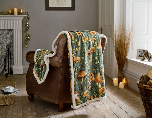 Supersoft Sherpa Reverse Mushroom Design Throw in Green