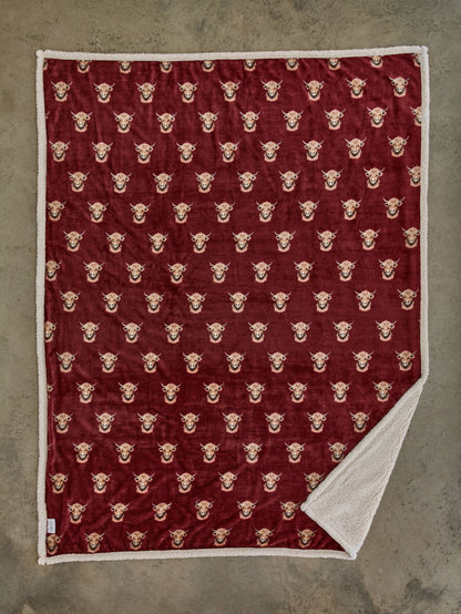 Supersoft Sherpa Reverse Highland Cow Design Throw in Mulberry