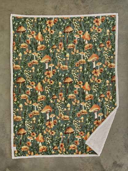 Supersoft Sherpa Reverse Mushroom Design Throw in Green