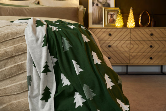 Knitted Design Christmas Tree Throw / Cushion Green & White