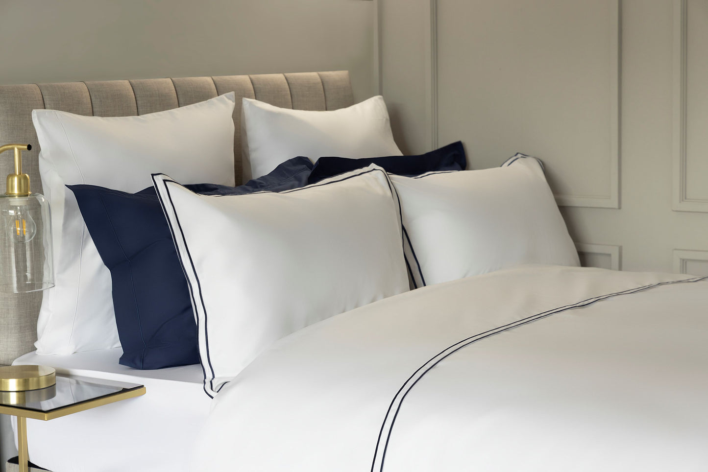Egyptian Cotton Savoy Duvet Cover Set in White & Navy Blue