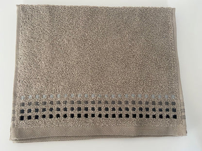100% Cotton Guest Towels 30cm x 50cm x 2