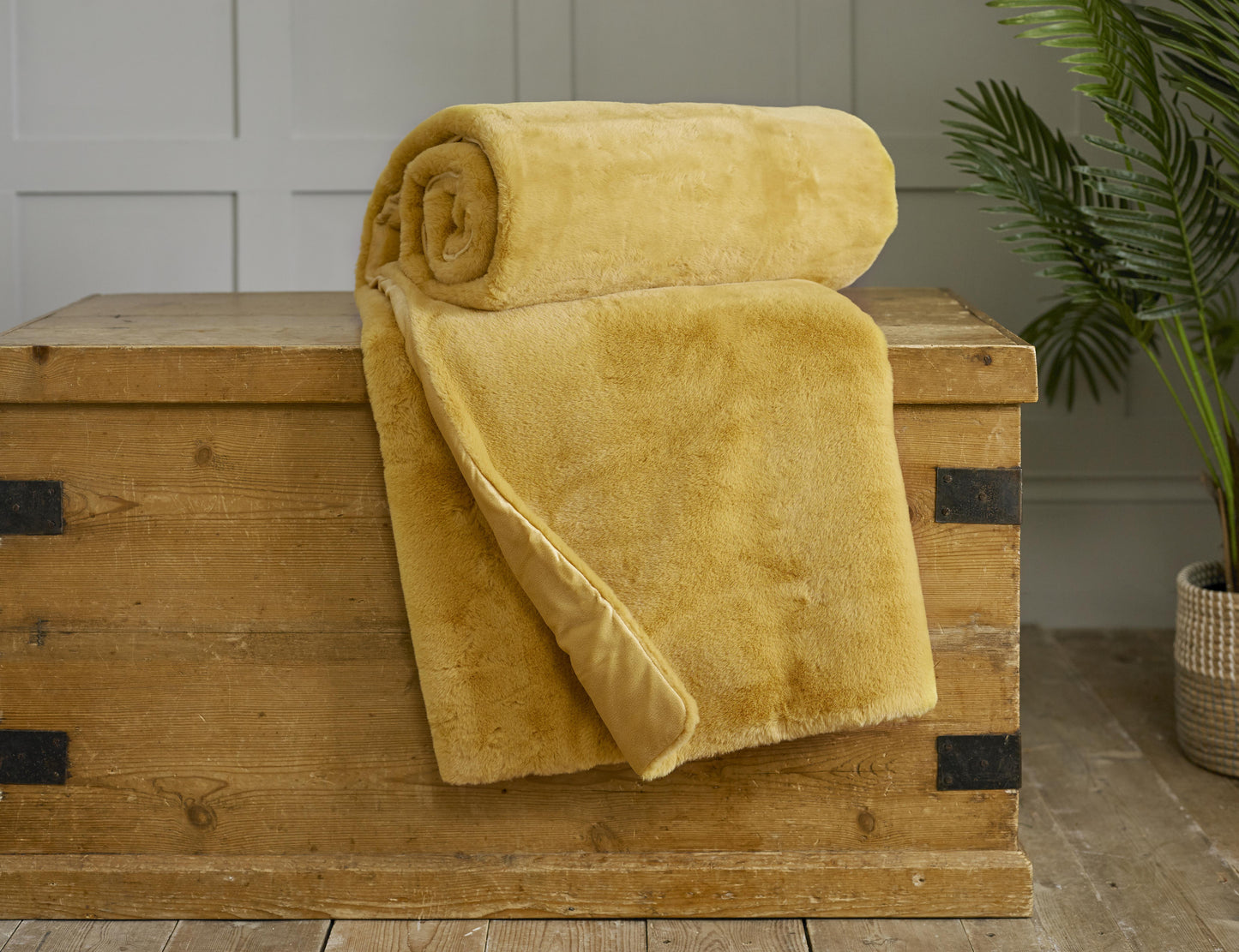 deyongs, aspen throw, mustard, yellow, luxury faux fur throw, quilted