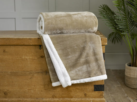 Supersoft Blackbrook Plush Throw in Pebble