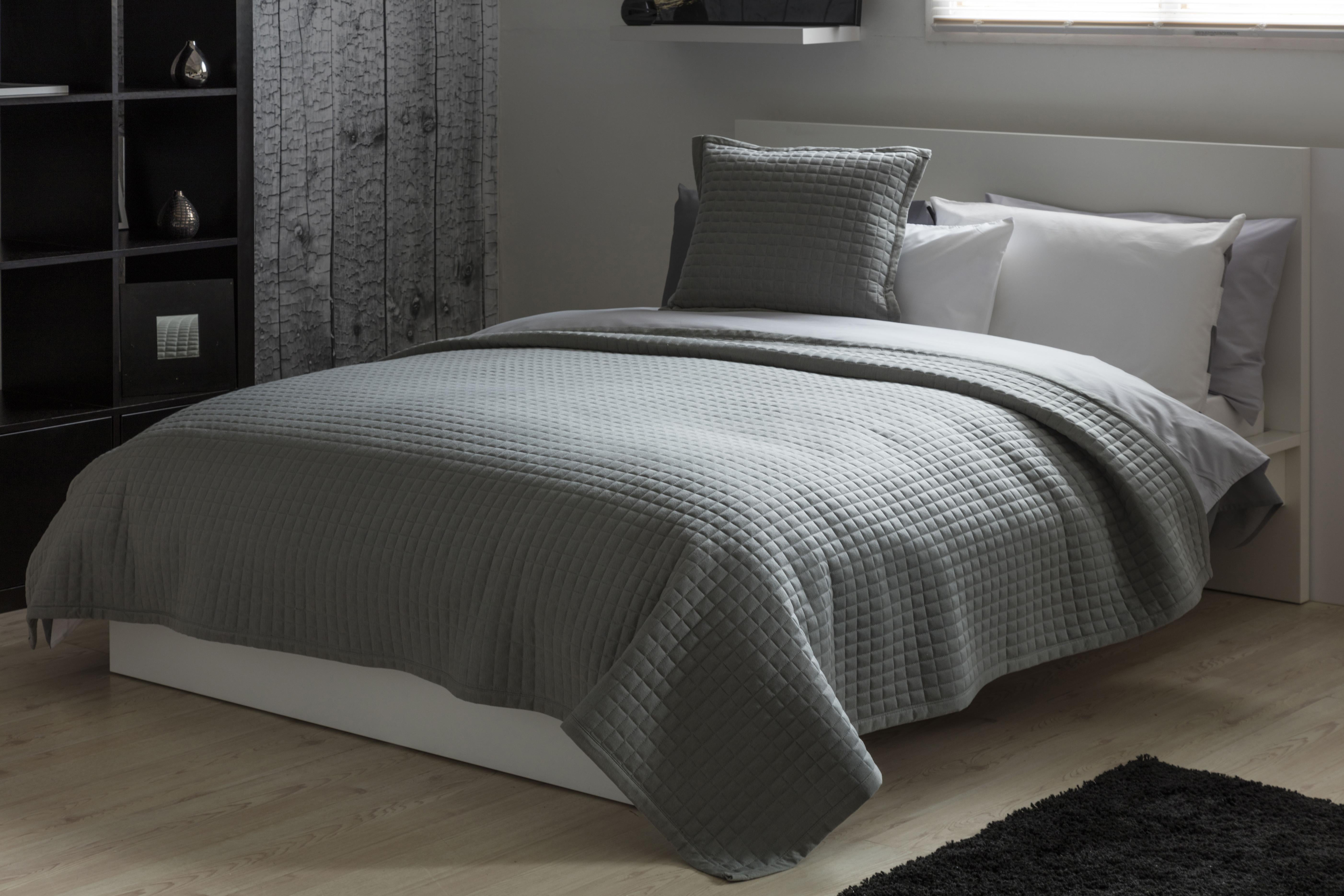 Quilted throws for beds best sale